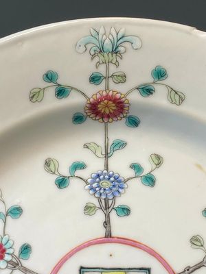 A pair of Chinese famille rose 'Jiangxi Province' plates, endless knot mark, 19/20th C. — photo 6