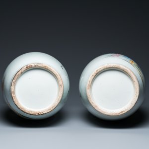 A pair of Chinese famille rose 'ladies in a garden' vases, 19/20th C. — 照片 6