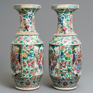A pair of Chinese famille rose lady-handle vases, 19th C. — 照片 4