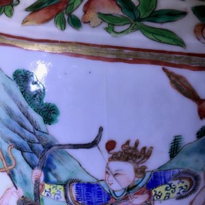 A pair of Chinese famille rose lady-handle vases, 19th C. — 照片 9