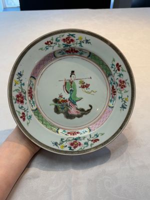 A pair of Chinese famille rose 'Lan Caihe' plates, Yongzheng — photo 1