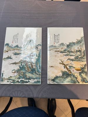 A pair of Chinese famille rose 'landscape' plaques, signed Zhen Feng 振豐, dated 1899 — 照片 1