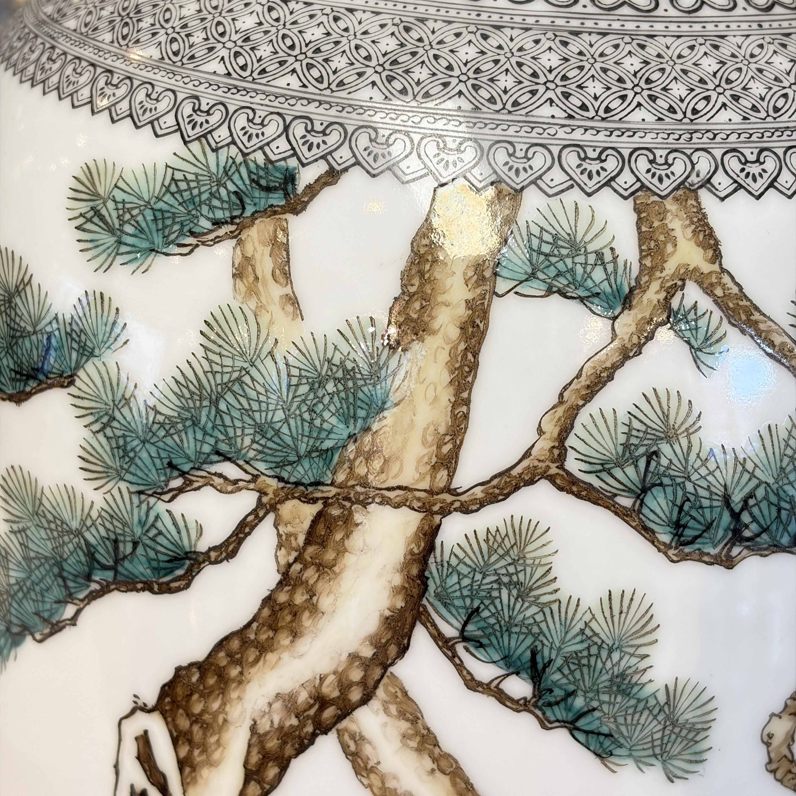 A pair of Chinese famille rose 'Landscape' vases and an 'Immortals' vase — 照片 5