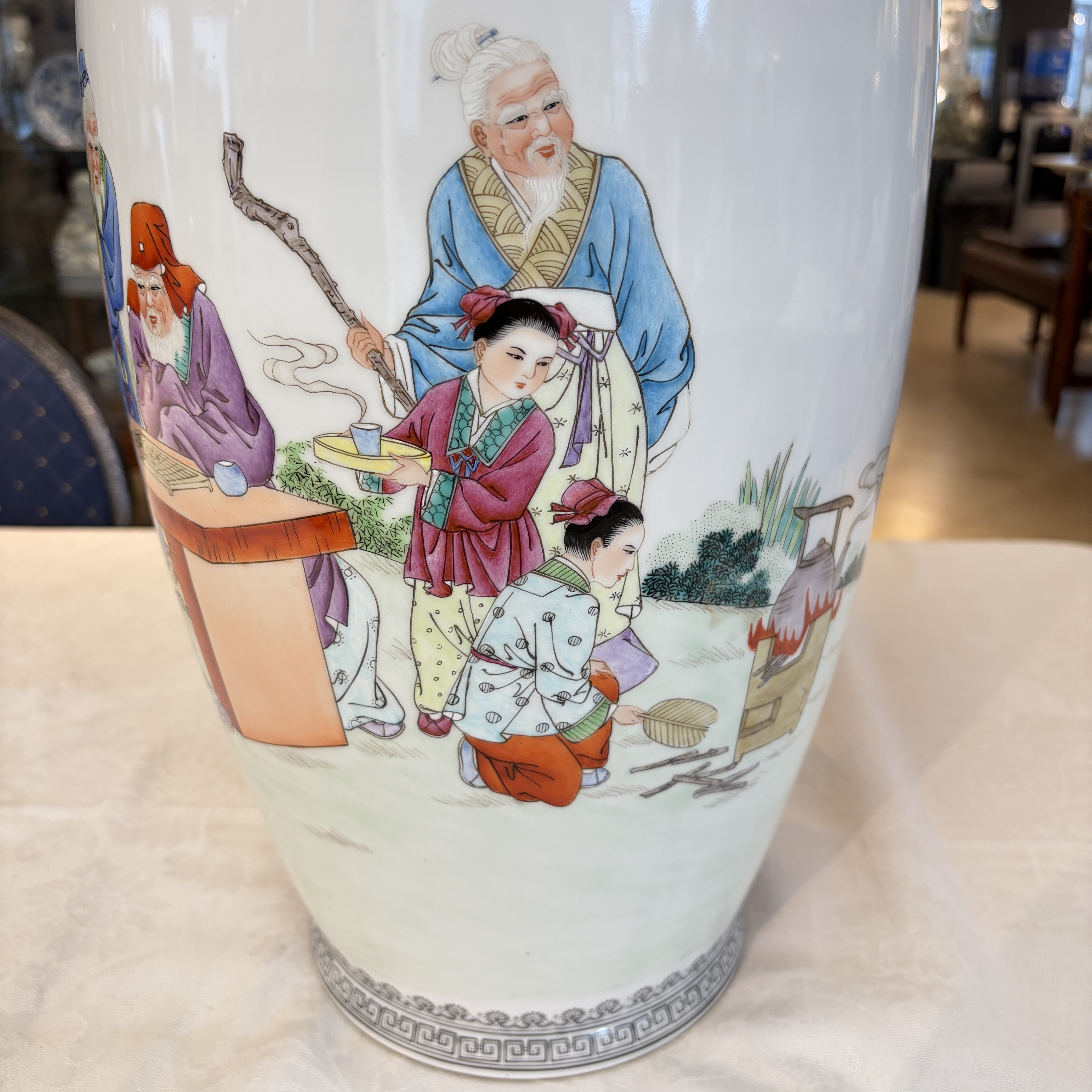 A pair of Chinese famille rose 'Landscape' vases and an 'Immortals' vase — 照片 11