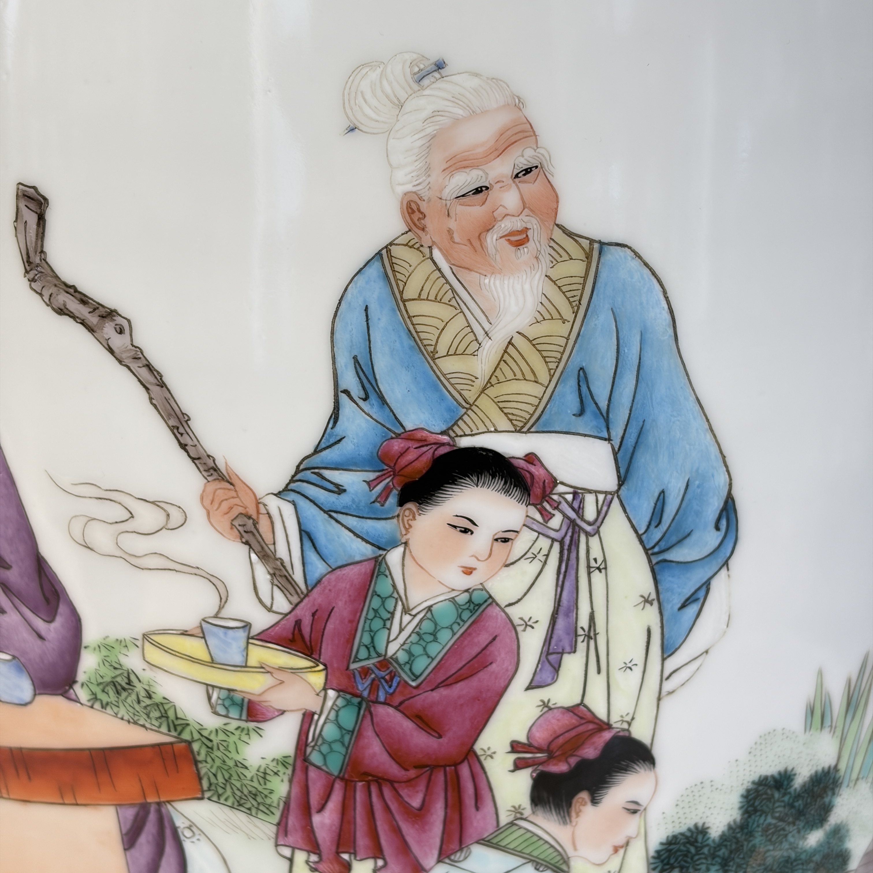 A pair of Chinese famille rose 'Landscape' vases and an 'Immortals' vase — 照片 12