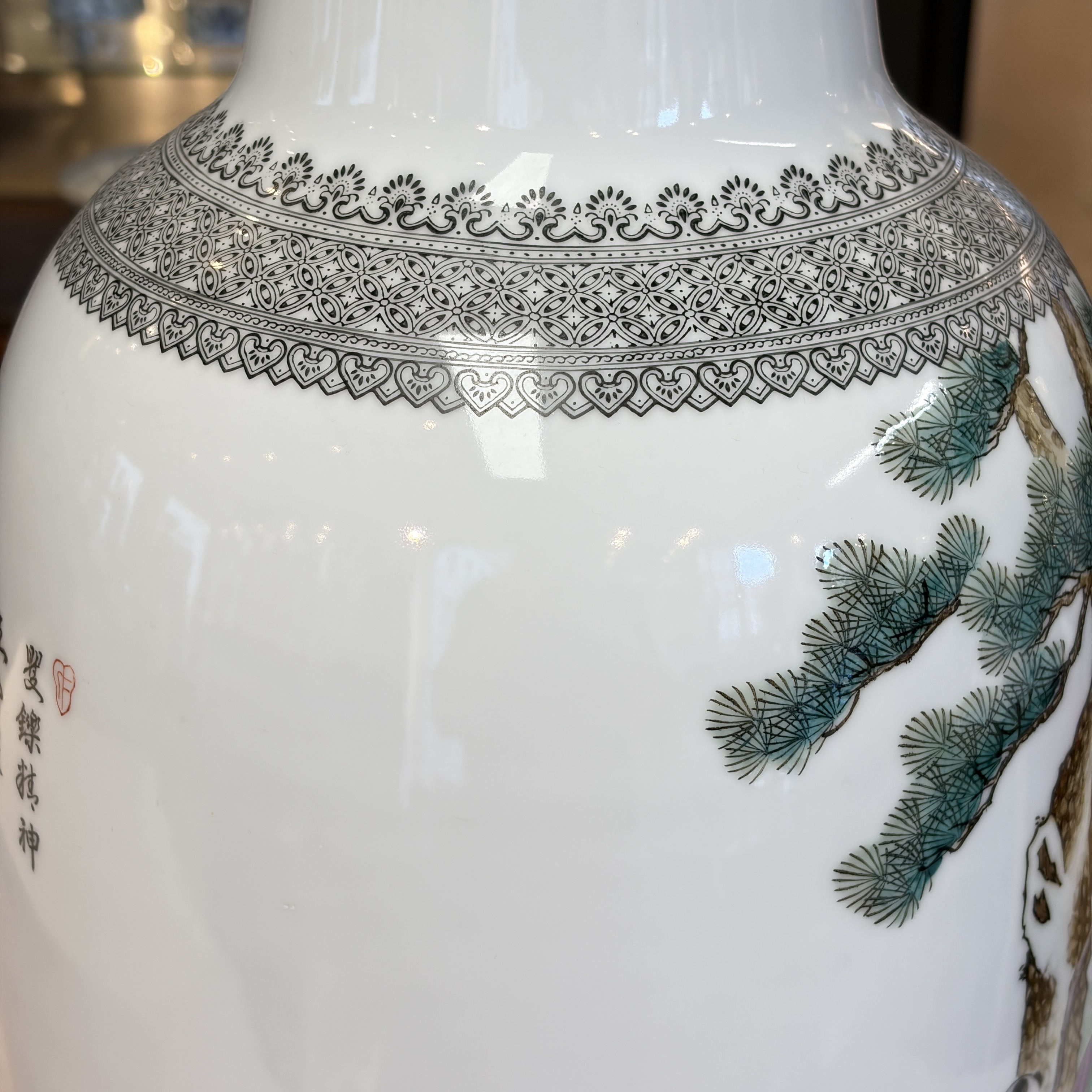 A pair of Chinese famille rose 'Landscape' vases and an 'Immortals' vase — 照片 17