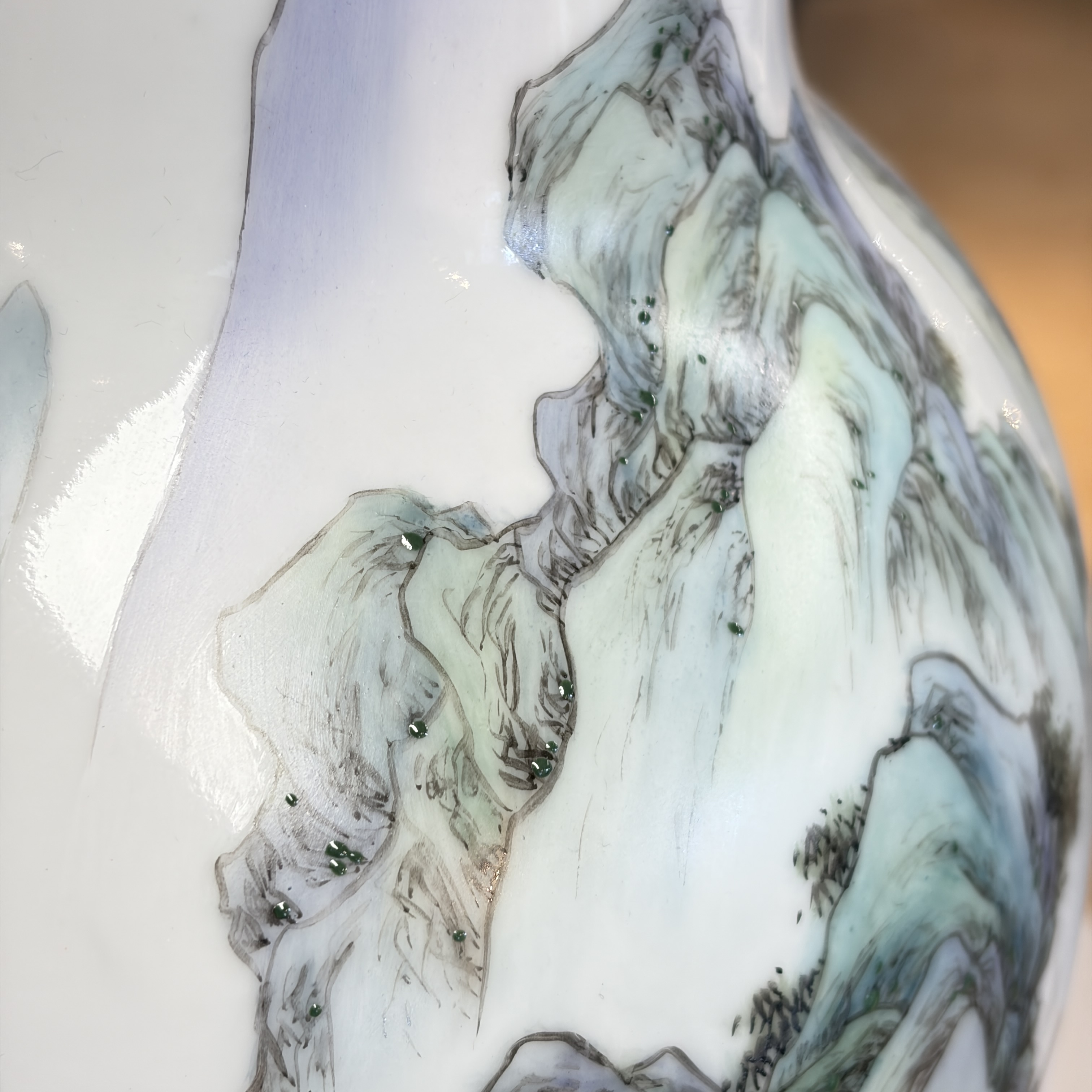 A pair of Chinese famille rose 'Landscape' vases and an 'Immortals' vase — 照片 24