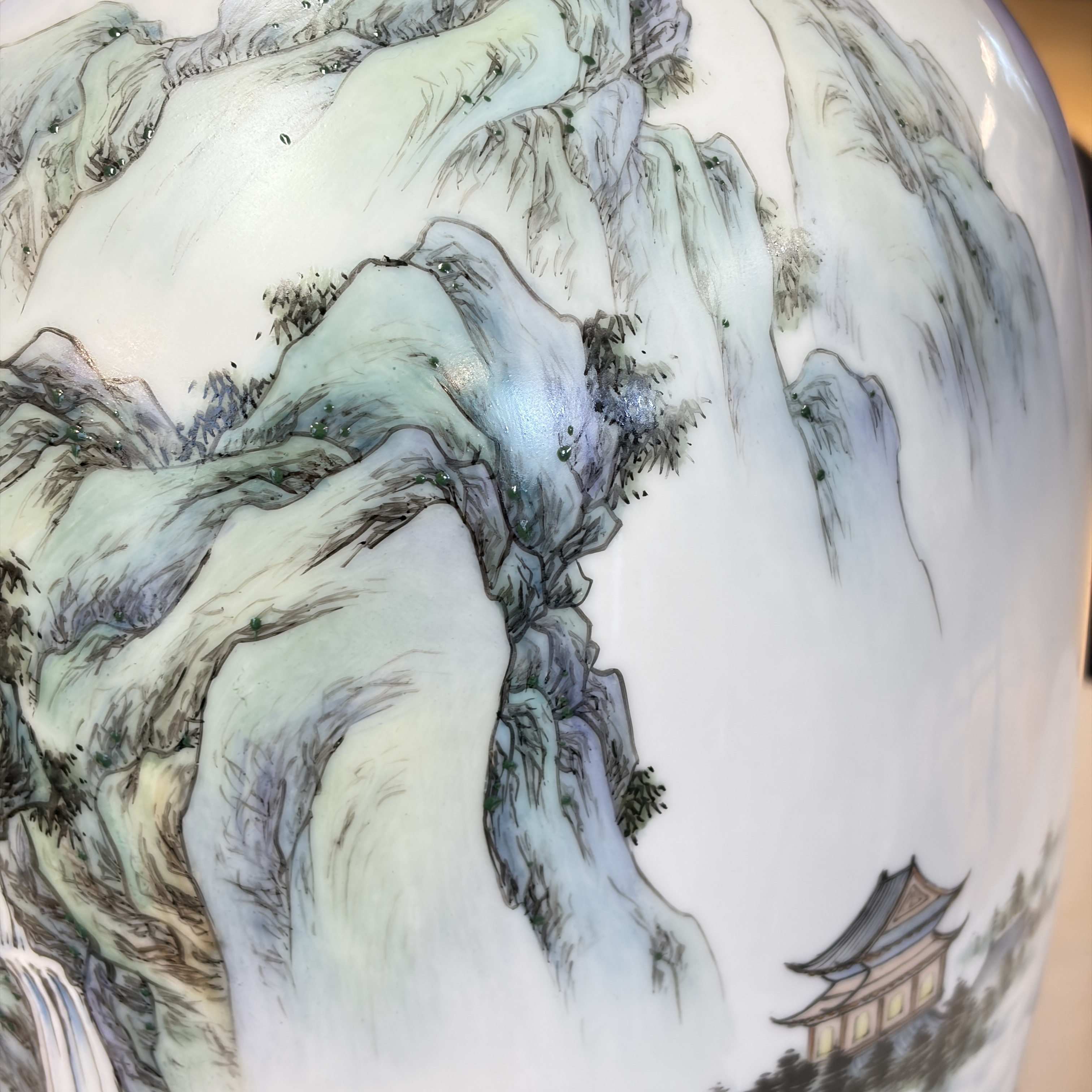 A pair of Chinese famille rose 'Landscape' vases and an 'Immortals' vase — 照片 26