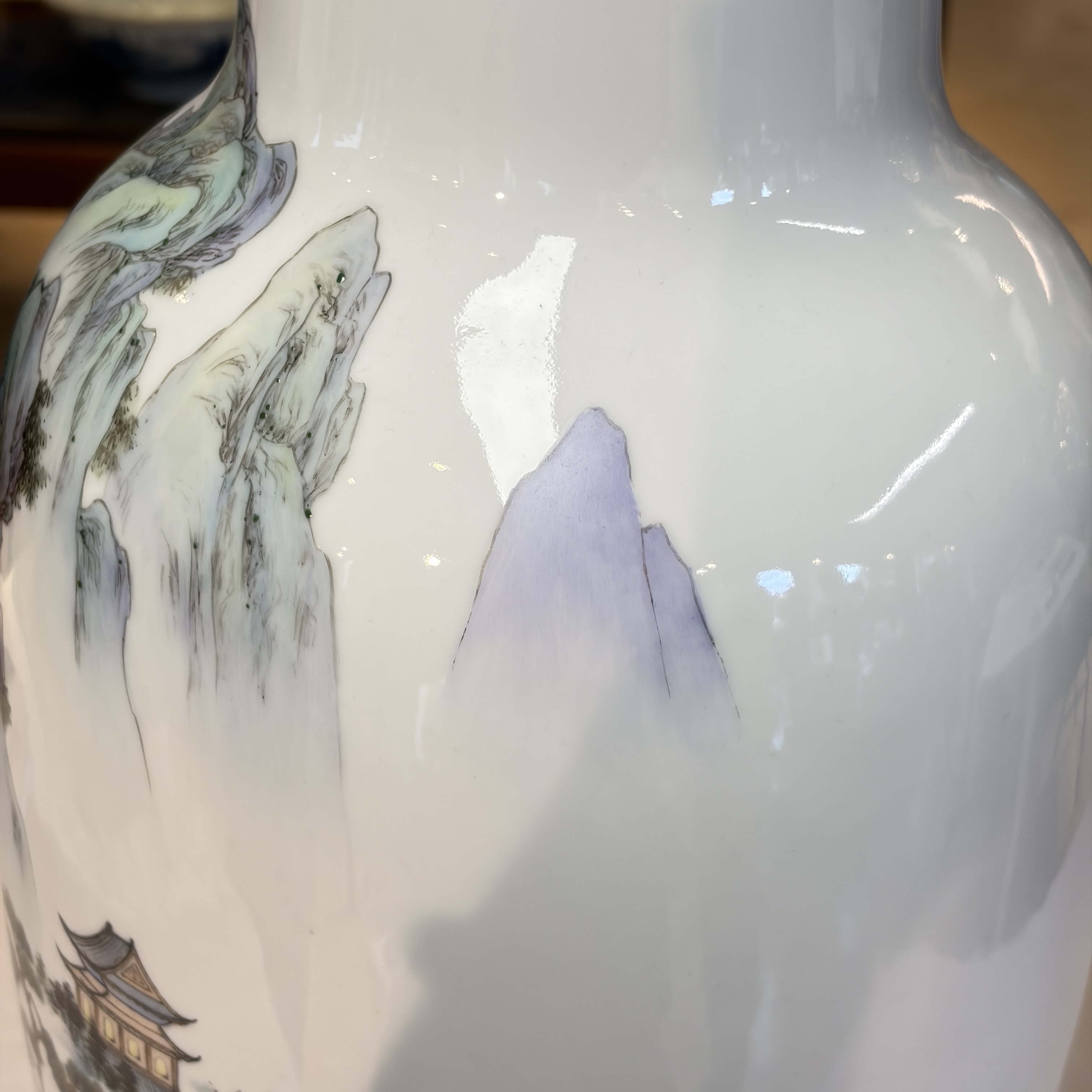 A pair of Chinese famille rose 'Landscape' vases and an 'Immortals' vase — 照片 30