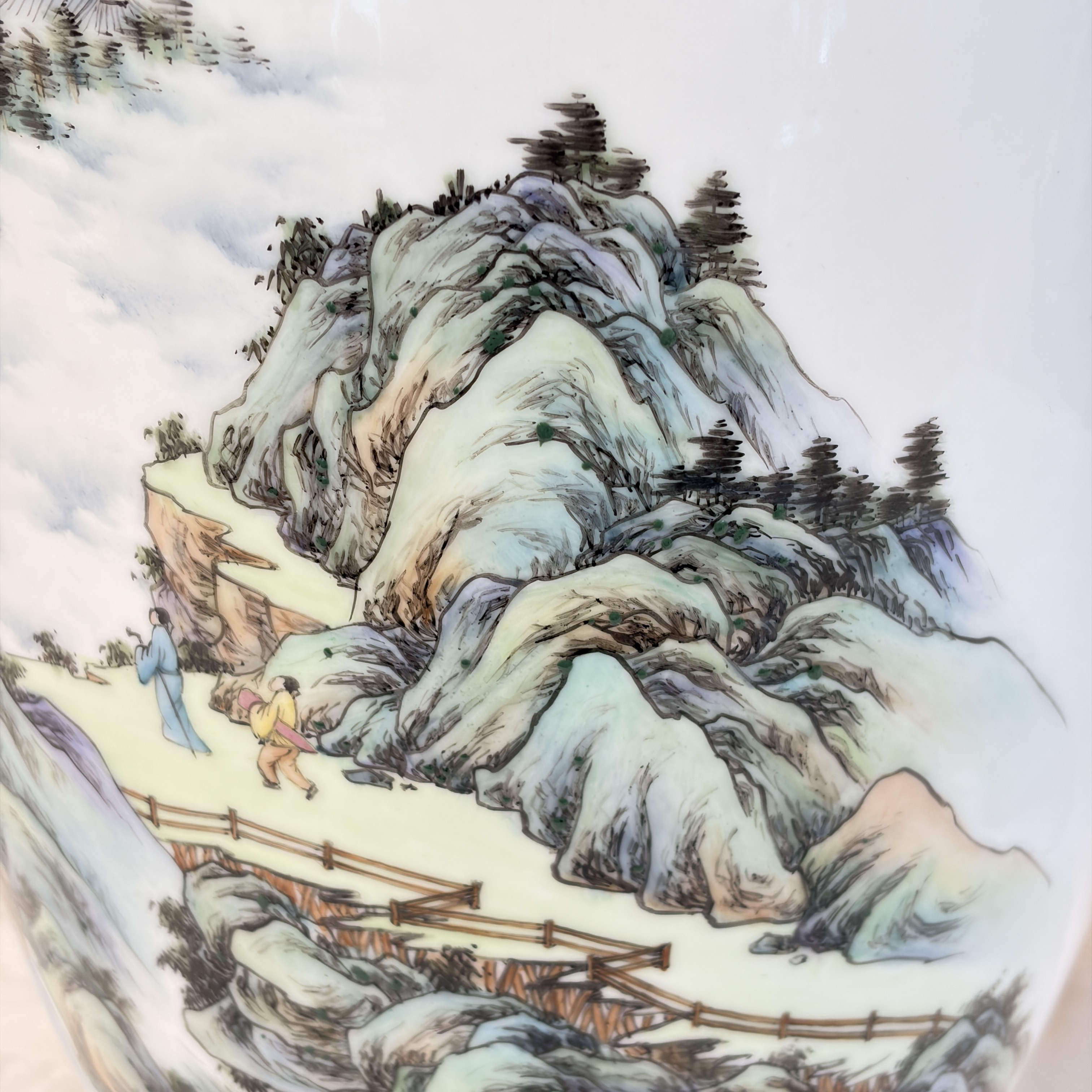 A pair of Chinese famille rose 'Landscape' vases and an 'Immortals' vase — 照片 31