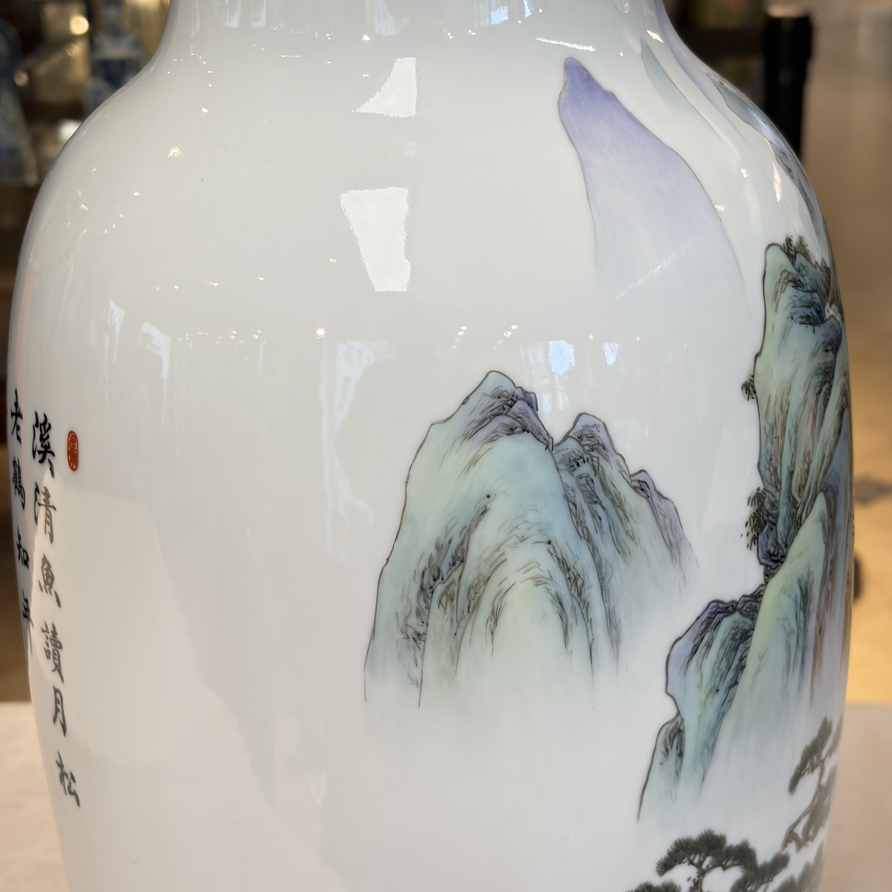 A pair of Chinese famille rose 'Landscape' vases and an 'Immortals' vase — 照片 36