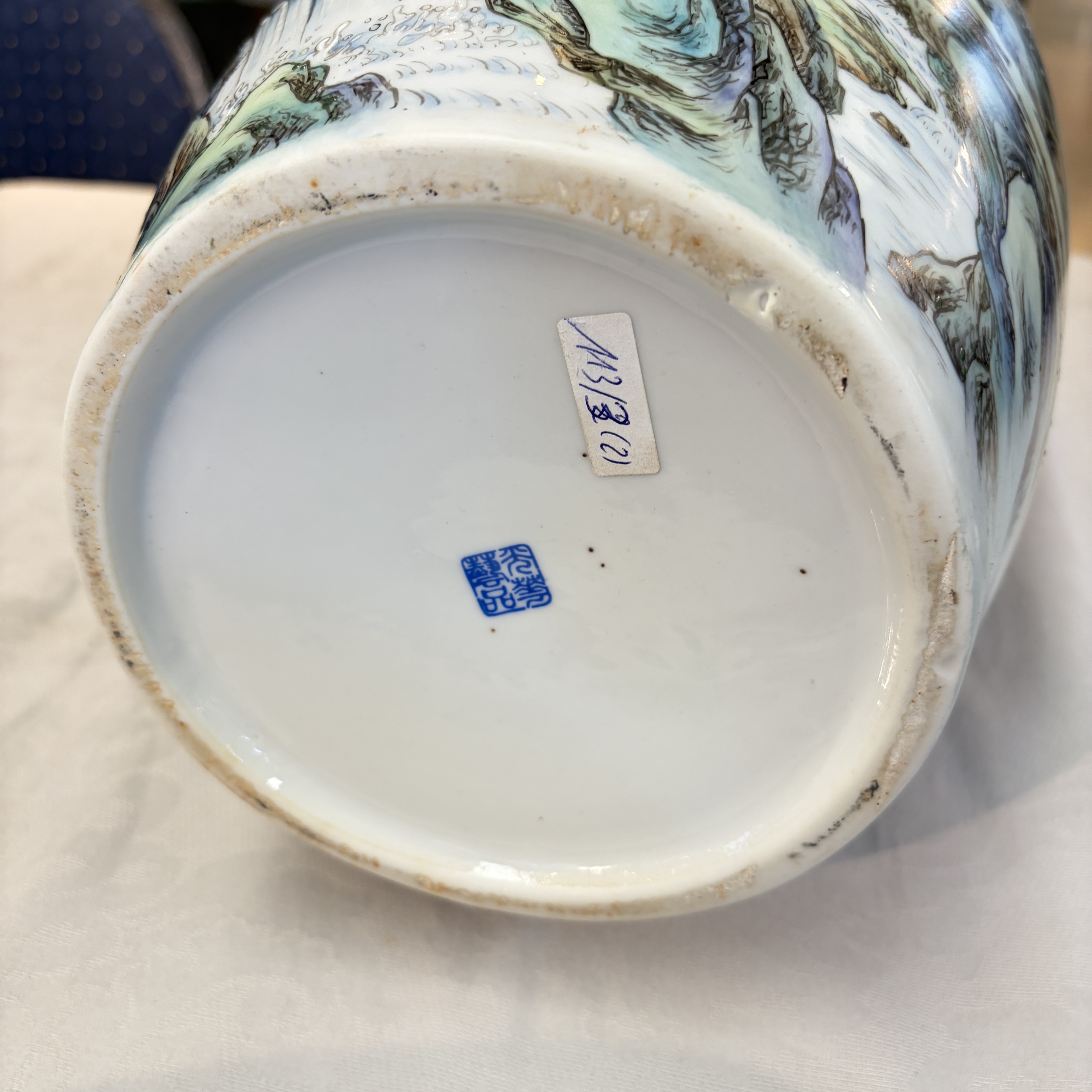 A pair of Chinese famille rose 'Landscape' vases and an 'Immortals' vase — 照片 39