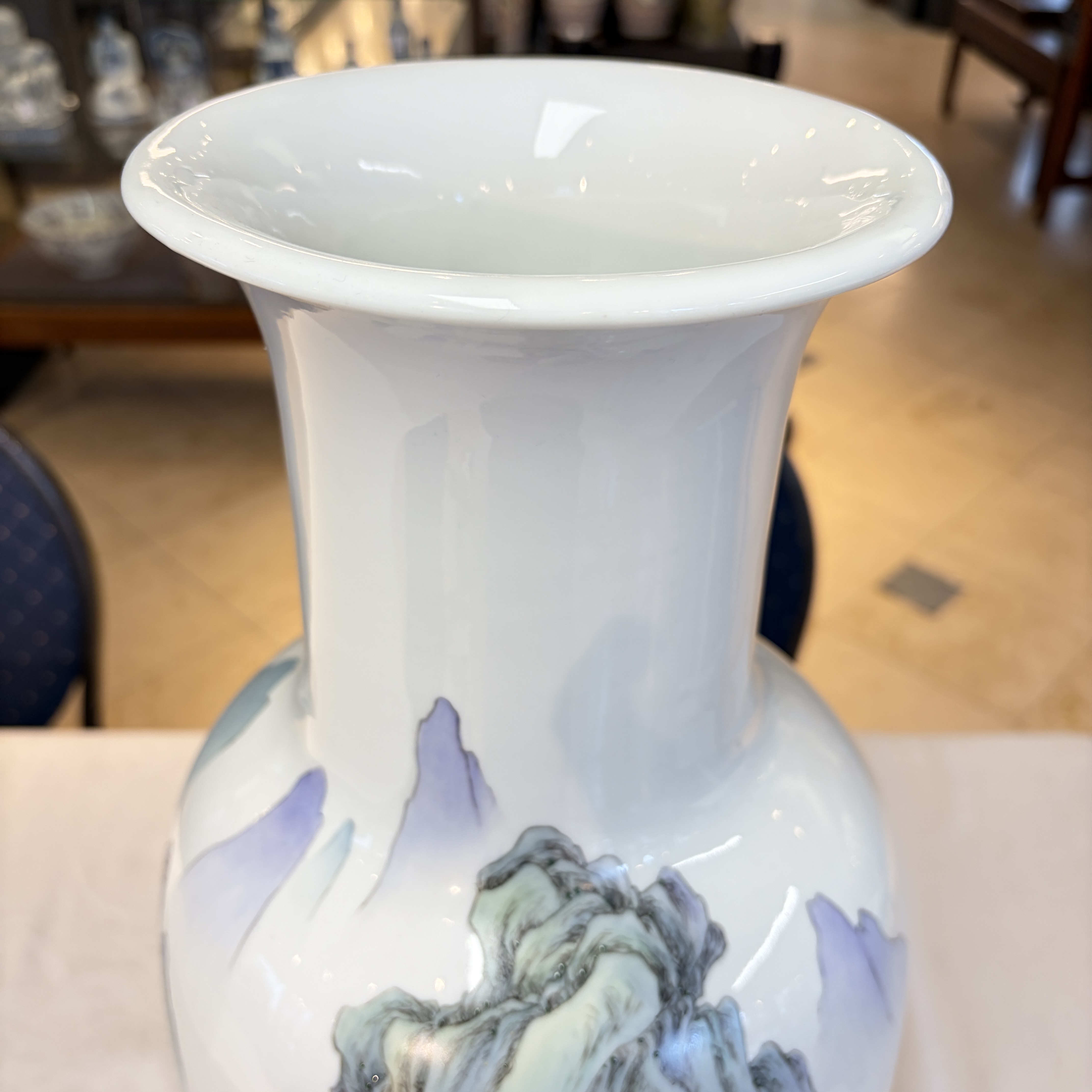 A pair of Chinese famille rose 'Landscape' vases and an 'Immortals' vase — 照片 42