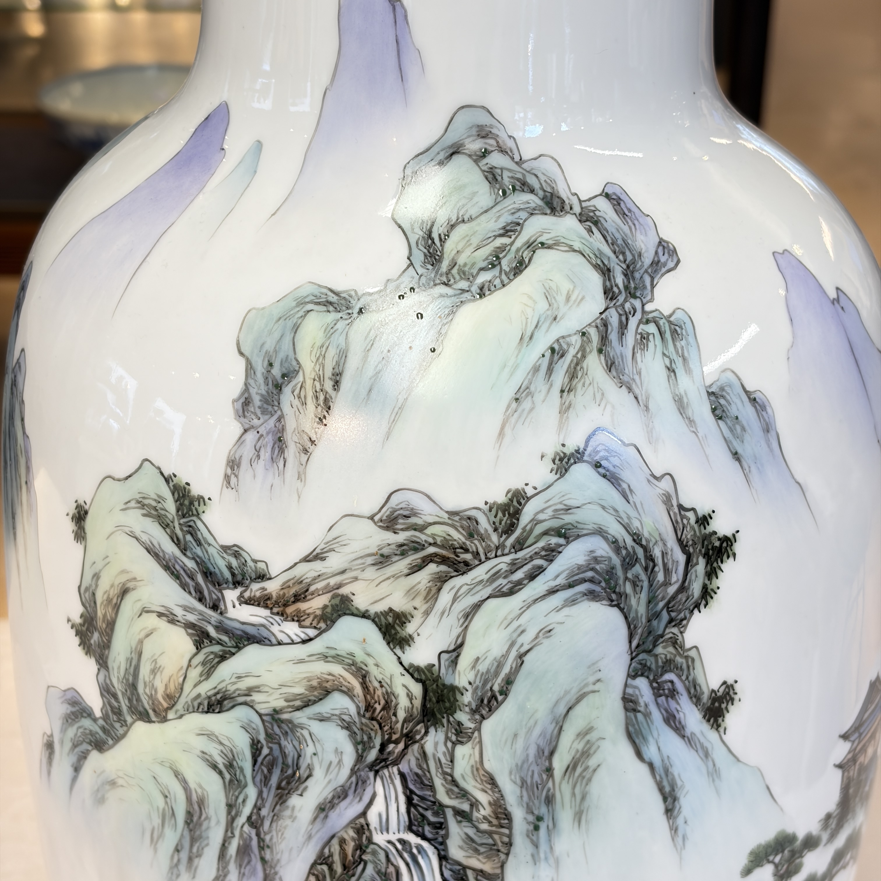 A pair of Chinese famille rose 'Landscape' vases and an 'Immortals' vase — 照片 43