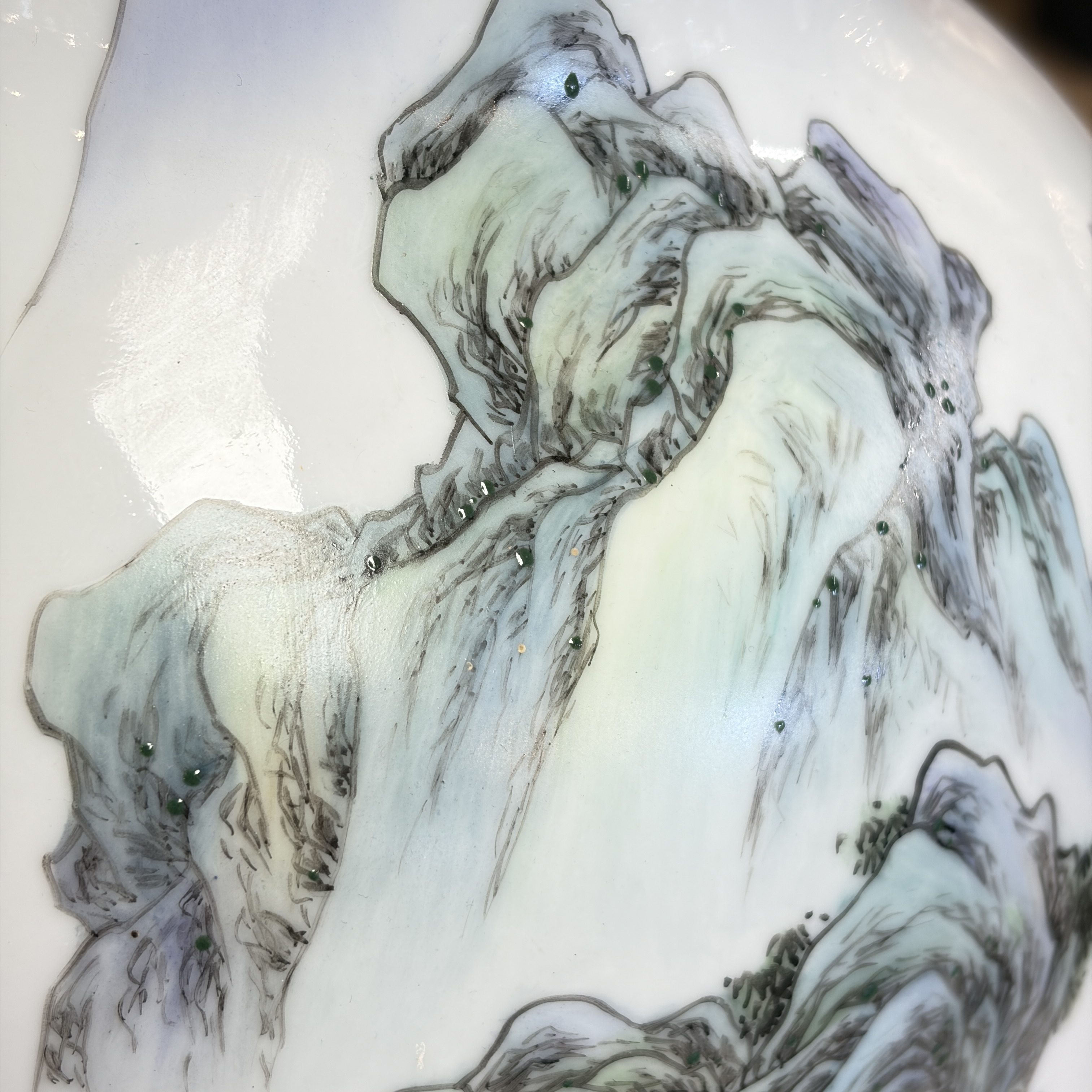 A pair of Chinese famille rose 'Landscape' vases and an 'Immortals' vase — 照片 44