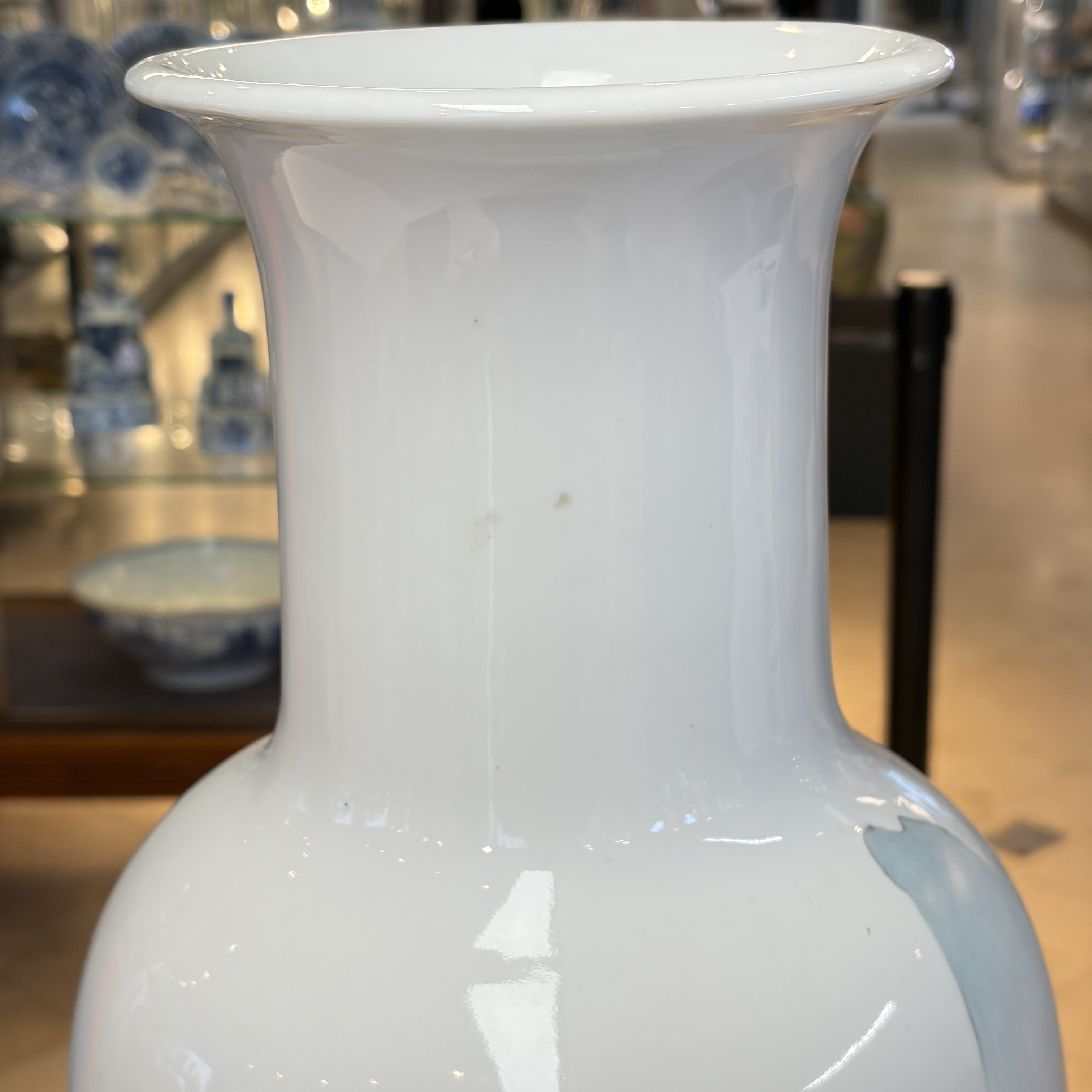 A pair of Chinese famille rose 'Landscape' vases and an 'Immortals' vase — 照片 52