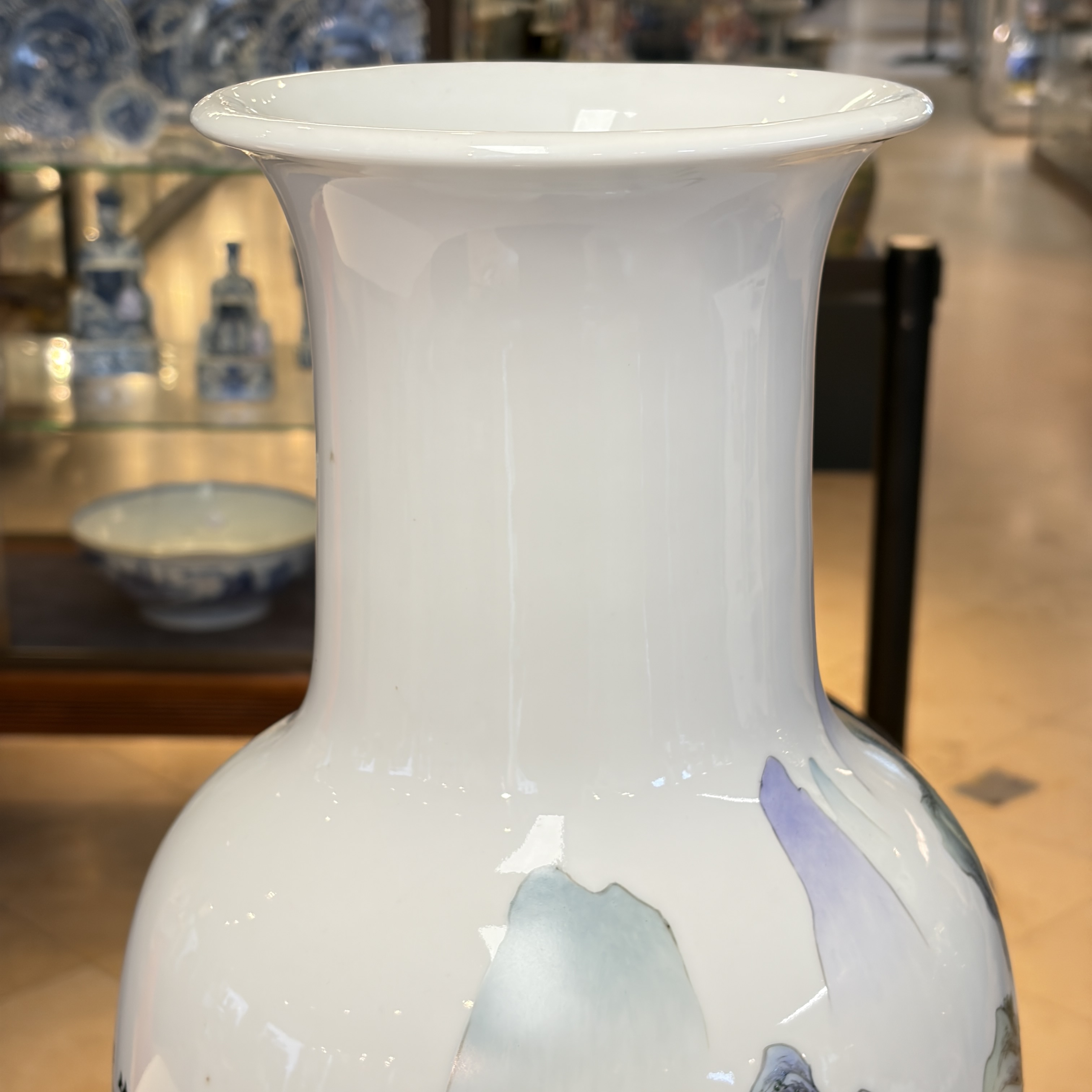 A pair of Chinese famille rose 'Landscape' vases and an 'Immortals' vase — 照片 57