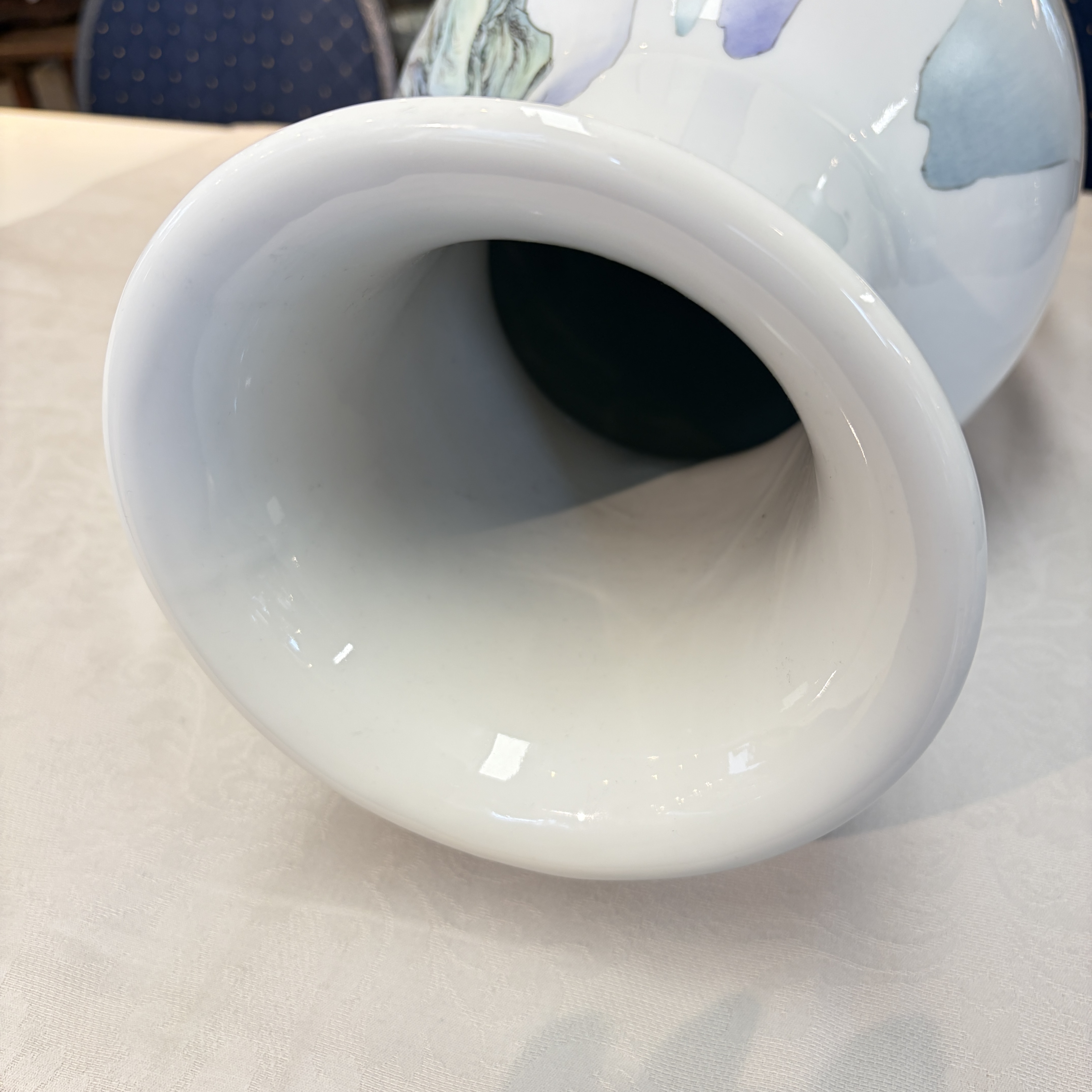 A pair of Chinese famille rose 'Landscape' vases and an 'Immortals' vase — 照片 60
