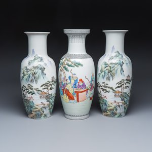 A pair of Chinese famille rose 'Landscape' vases and an 'Immortals' vase — 照片 1