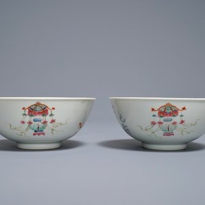 A pair of Chinese famille rose 'lantern' bowls, Daoguang mark and of the period — 照片 1