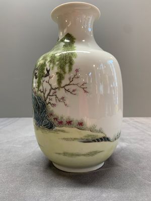 A pair of Chinese famille rose lantern-shaped vases with figures and cows, Qianlong mark, Republic — photo 4