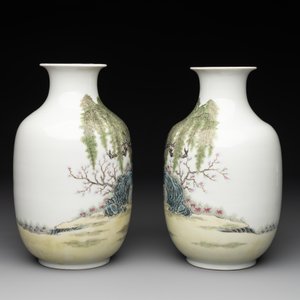 A pair of Chinese famille rose lantern-shaped vases with figures and cows, Qianlong mark, Republic — photo 3
