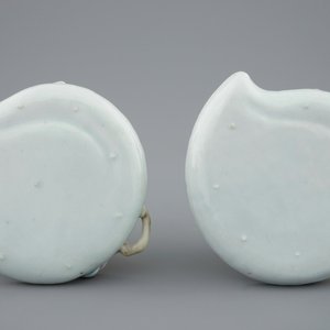 A pair of Chinese famille rose leaf-shaped cups and saucers, Qianlong, 18th C. — 照片 4