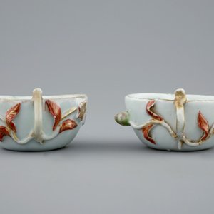 A pair of Chinese famille rose leaf-shaped cups and saucers, Qianlong, 18th C. — 照片 8