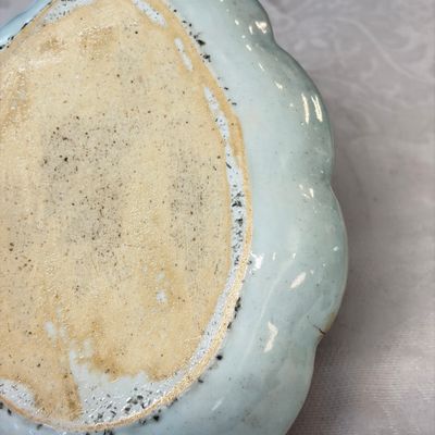 A pair of Chinese famille rose leaf-shaped saucers with figural design — photo 24