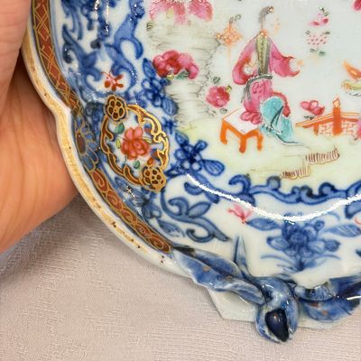 A pair of Chinese famille rose leaf-shaped saucers with figural design — photo 7