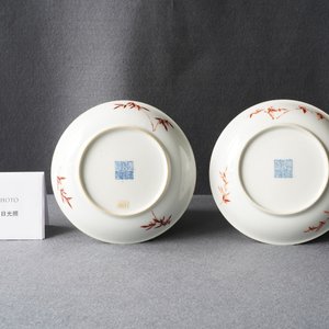 A pair of Chinese famille rose lime green-ground sgraffiato saucer dishes, Qianlong mark and of the period — 照片 4