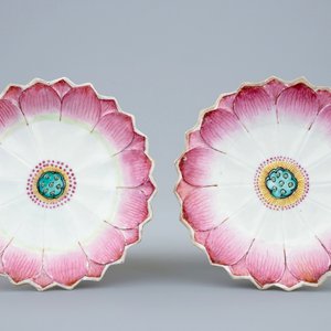 A pair of Chinese famille rose lotus-shaped cups and saucers, Yongzheng, 1723-1735 — photo 2