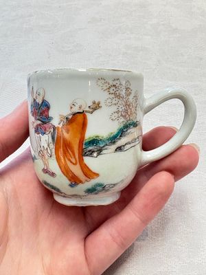 A pair of Chinese famille rose 'Luohan' cups, Qianlong — foto 3