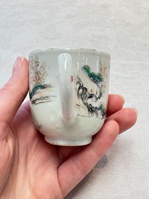 A pair of Chinese famille rose 'Luohan' cups, Qianlong — foto 4