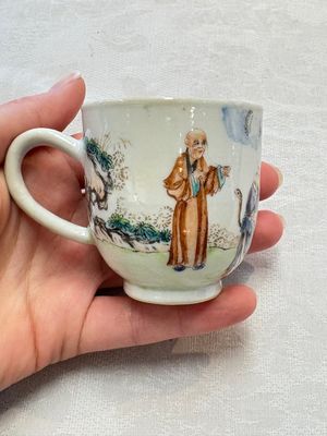A pair of Chinese famille rose 'Luohan' cups, Qianlong — foto 7