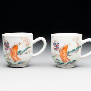 A pair of Chinese famille rose 'Luohan' cups, Qianlong — foto 1