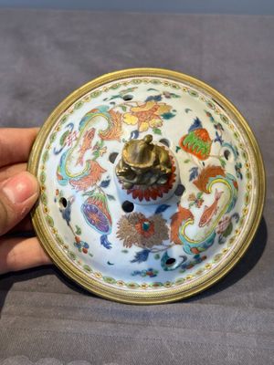 A pair of Chinese famille rose 'Madame de Pompadour' pot-pourri jars with bronze-mounted covers, Qianlong, ca. 1745 — photo 16