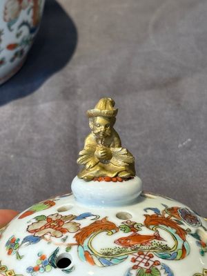A pair of Chinese famille rose 'Madame de Pompadour' pot-pourri jars with bronze-mounted covers, Qianlong, ca. 1745 — photo 5