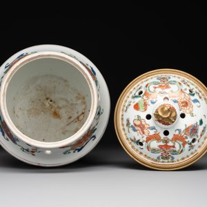 A pair of Chinese famille rose 'Madame de Pompadour' pot-pourri jars with bronze-mounted covers, Qianlong, ca. 1745 — photo 5