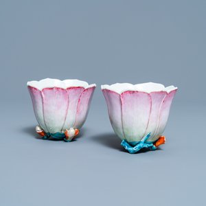 A pair of Chinese famille rose 'magnolia' bowls, Yongzheng — photo 1