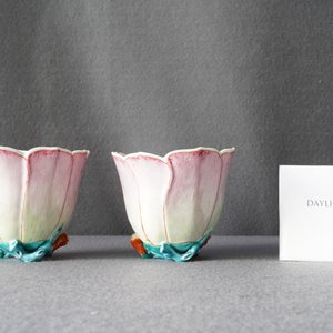 A pair of Chinese famille rose 'magnolia' bowls, Yongzheng — photo 8