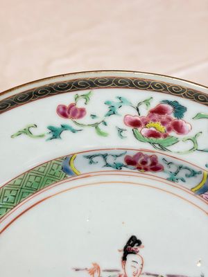 A pair of Chinese famille rose 'Magu' plates, Yongzheng/Qianlong — 照片 17