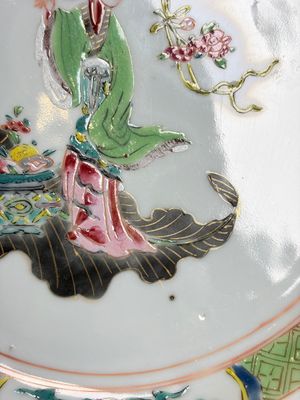 A pair of Chinese famille rose 'Magu' plates, Yongzheng/Qianlong — 照片 5