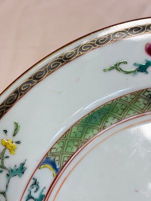 A pair of Chinese famille rose 'Magu' plates, Yongzheng/Qianlong — 照片 8