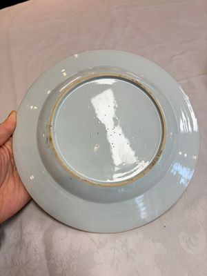A pair of Chinese famille rose 'Magu' plates, Yongzheng/Qianlong — 照片 9
