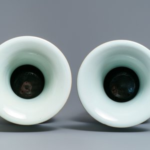 A pair of Chinese famille rose 'Magu' vases, 19/20th C. — 照片 5