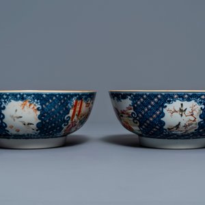 A pair of Chinese famille rose 'mandarin' bowls, Qianlong — photo 3