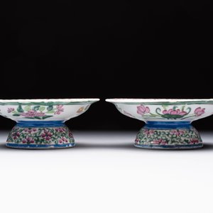 A pair of Chinese famille rose 'mandarin ducks in a lotus pond' Bencharong  tazzas for the Thai market, 19th C. — 照片 5
