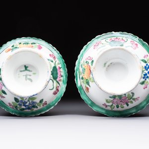 A pair of Chinese famille rose 'mandarin ducks in a lotus pond' Bencharong  tazzas for the Thai market, 19th C. — foto 8