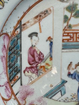 A pair of Chinese famille rose 'mandarin subject' plates, Qianlong — 照片 3